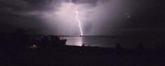 Amateur photographer captures photo of lightning striking Lake Erie lighthouse